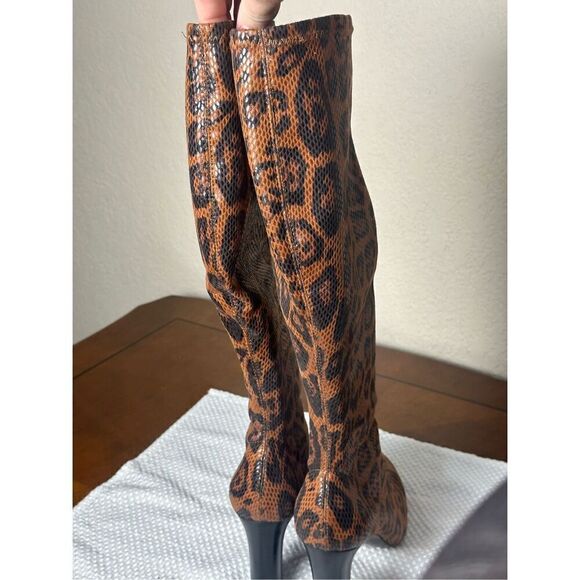 Charles by Charles David size 7 NEW cheetah print knee high heeled boots - Picture 3 of 7